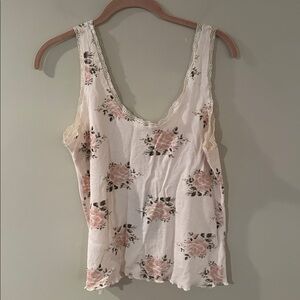 5/$25!! Floral White and Pink Women's Top